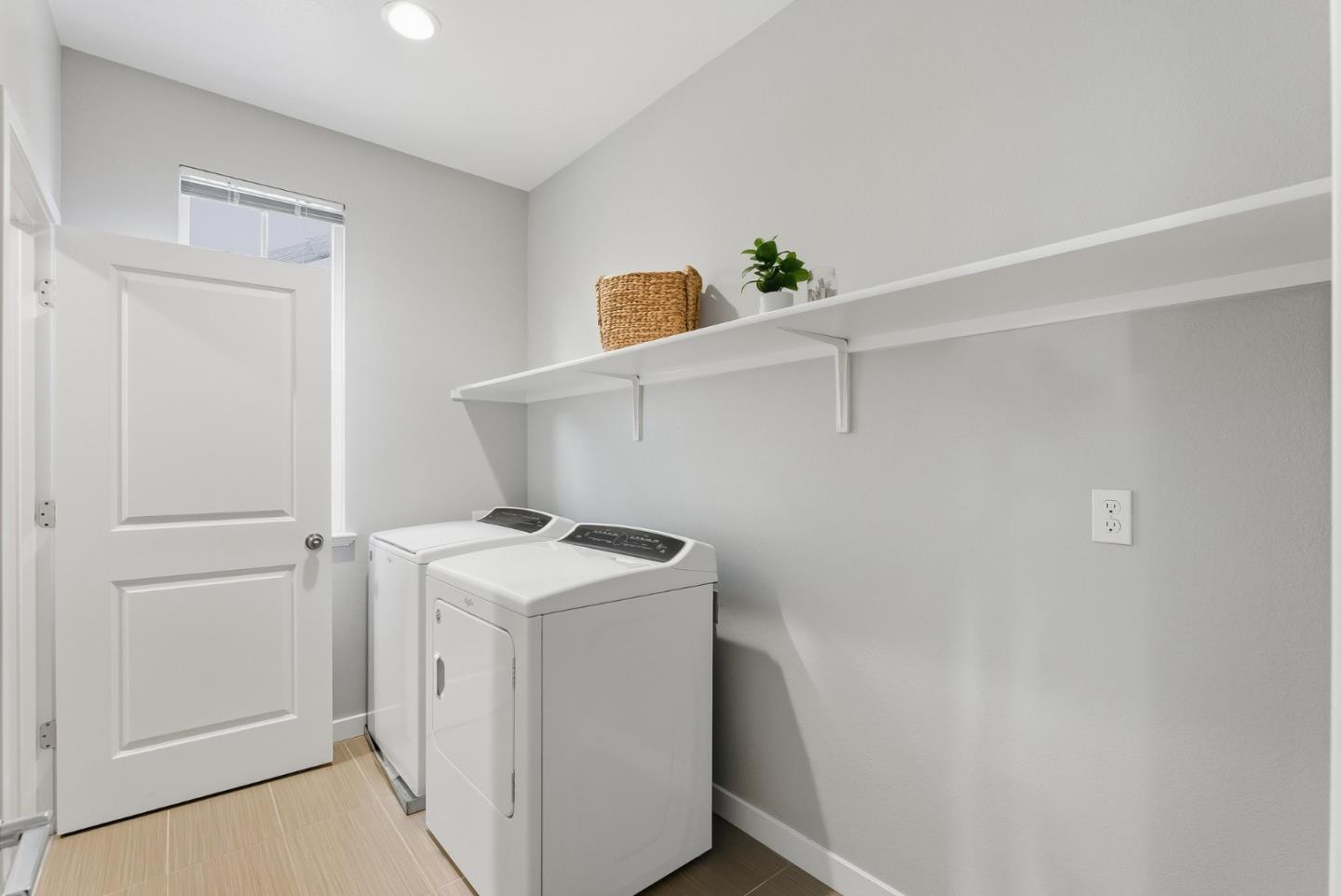 Detail Gallery Image 35 of 52 For 3400 Pyramid Way, Mountain View,  CA 94043 - 4 Beds | 4 Baths