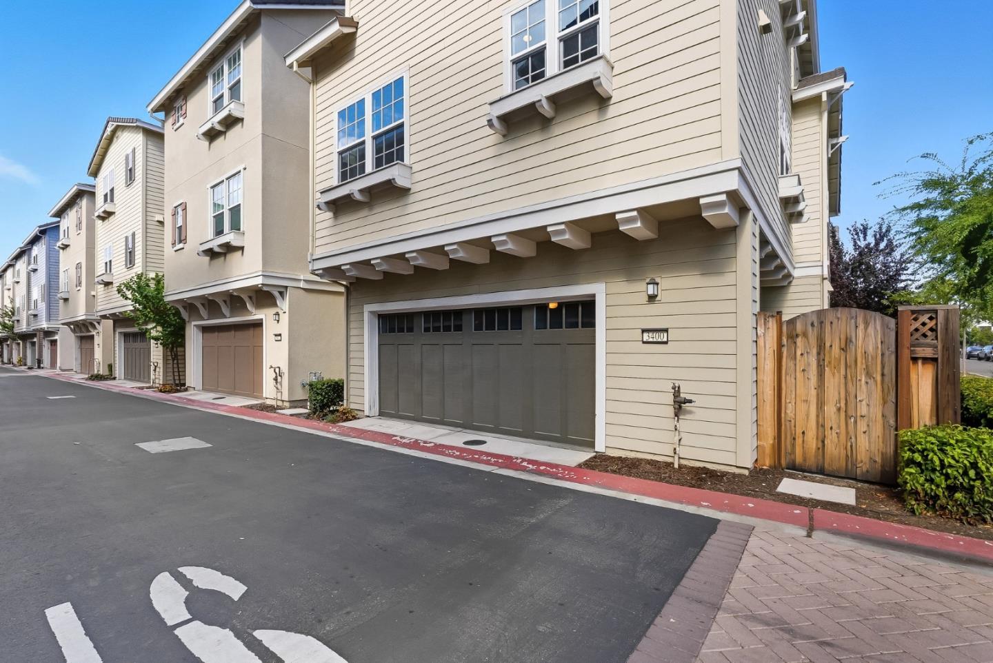 Detail Gallery Image 36 of 52 For 3400 Pyramid Way, Mountain View,  CA 94043 - 4 Beds | 4 Baths