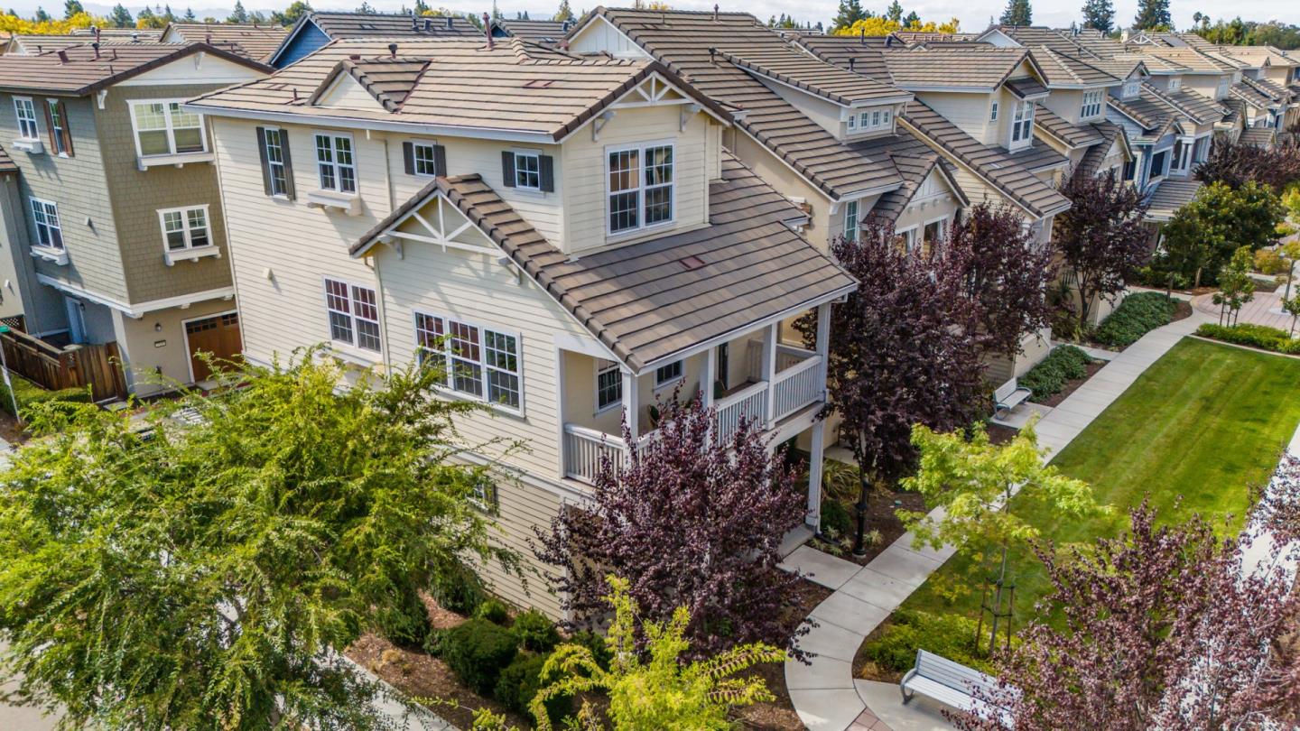 Detail Gallery Image 4 of 52 For 3400 Pyramid Way, Mountain View,  CA 94043 - 4 Beds | 4 Baths