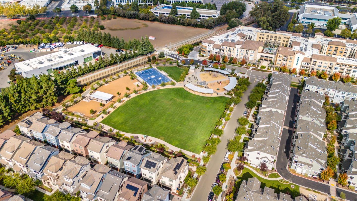 Detail Gallery Image 40 of 52 For 3400 Pyramid Way, Mountain View,  CA 94043 - 4 Beds | 4 Baths