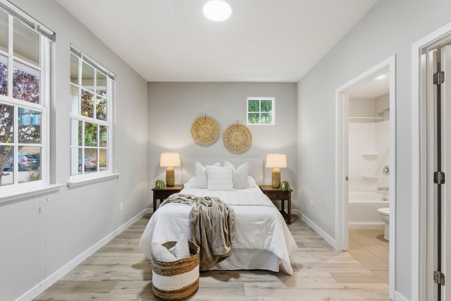 Detail Gallery Image 8 of 52 For 3400 Pyramid Way, Mountain View,  CA 94043 - 4 Beds | 4 Baths