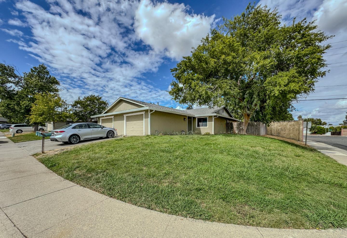 Detail Gallery Image 2 of 2 For 5947 Woodglade Ave, Citrus Heights,  CA 95621 - 4 Beds | 2 Baths
