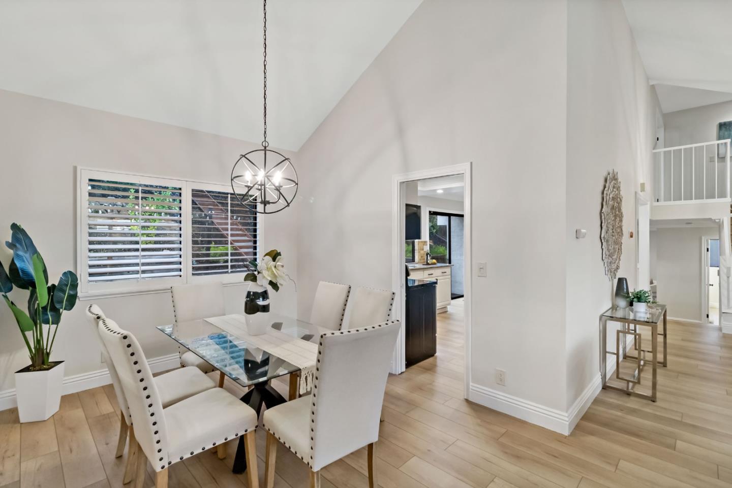 Detail Gallery Image 14 of 64 For 17716 Columbia Dr, Castro Valley,  CA 94552 - 4 Beds | 2/1 Baths