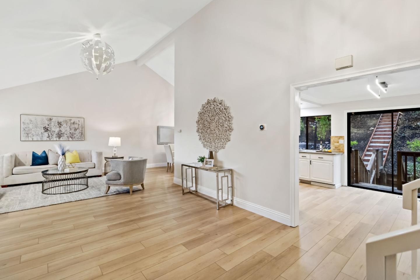 Detail Gallery Image 15 of 64 For 17716 Columbia Dr, Castro Valley,  CA 94552 - 4 Beds | 2/1 Baths