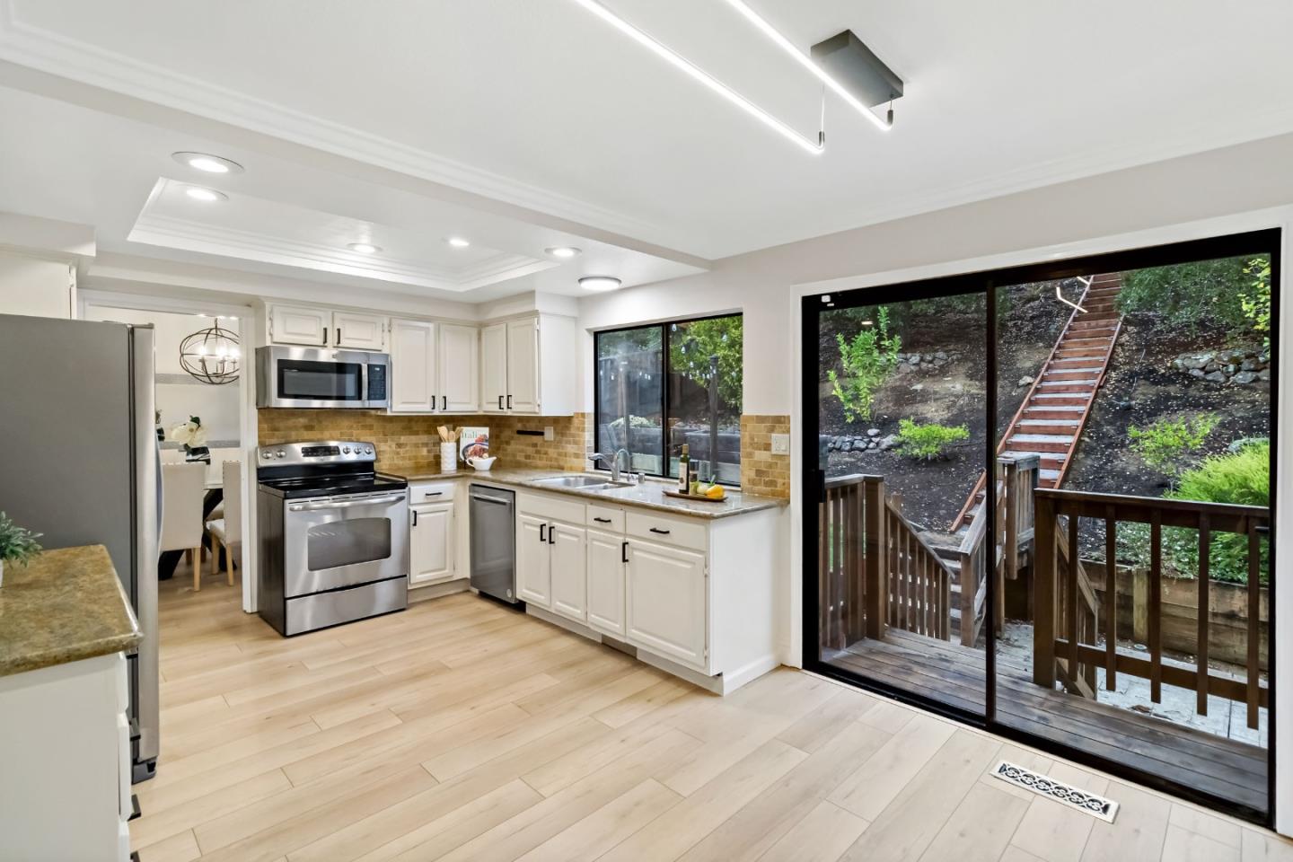 Detail Gallery Image 22 of 64 For 17716 Columbia Dr, Castro Valley,  CA 94552 - 4 Beds | 2/1 Baths