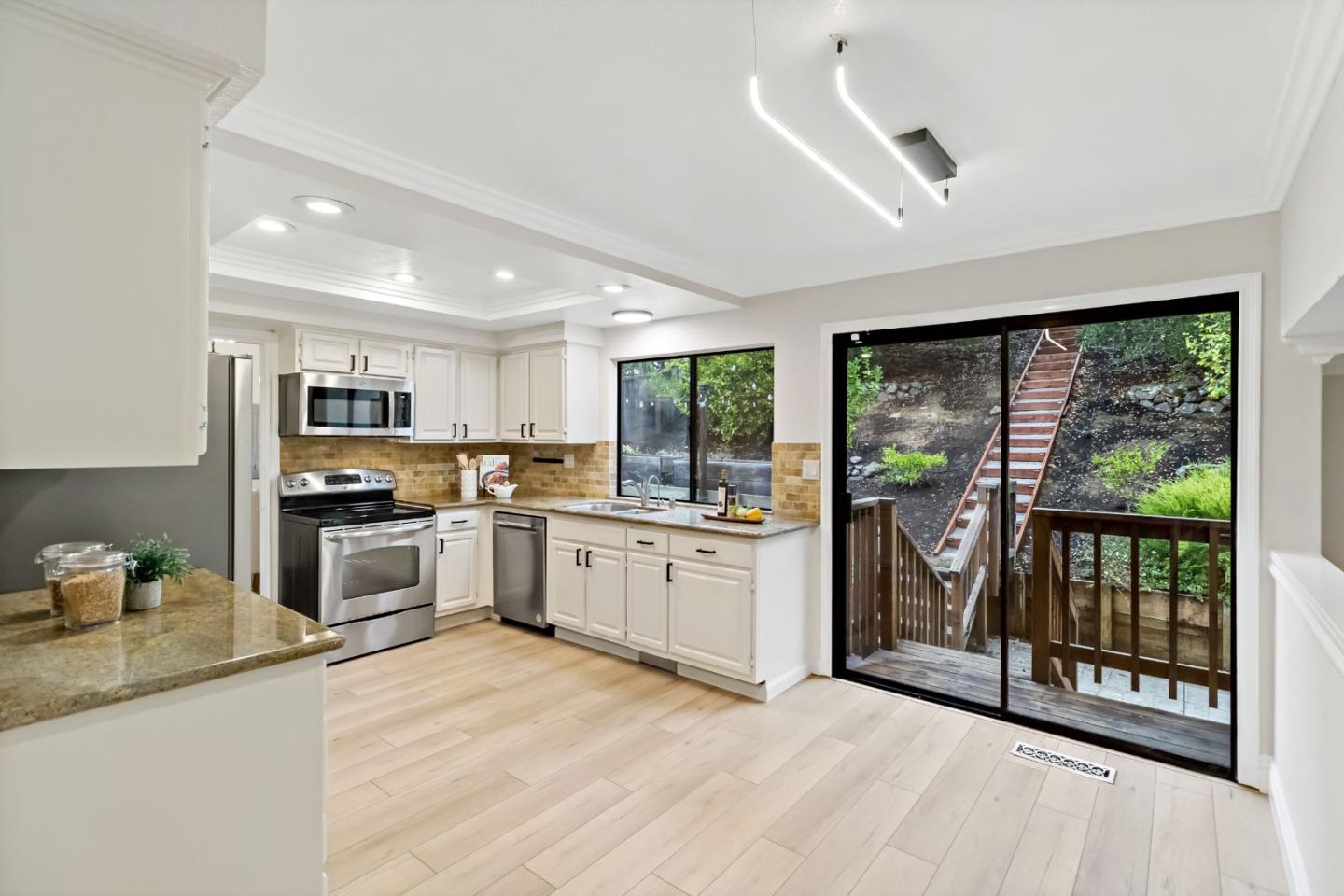 Detail Gallery Image 23 of 64 For 17716 Columbia Dr, Castro Valley,  CA 94552 - 4 Beds | 2/1 Baths