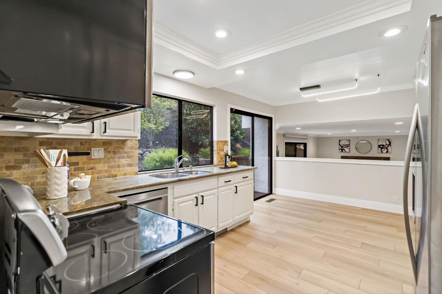 Detail Gallery Image 25 of 64 For 17716 Columbia Dr, Castro Valley,  CA 94552 - 4 Beds | 2/1 Baths