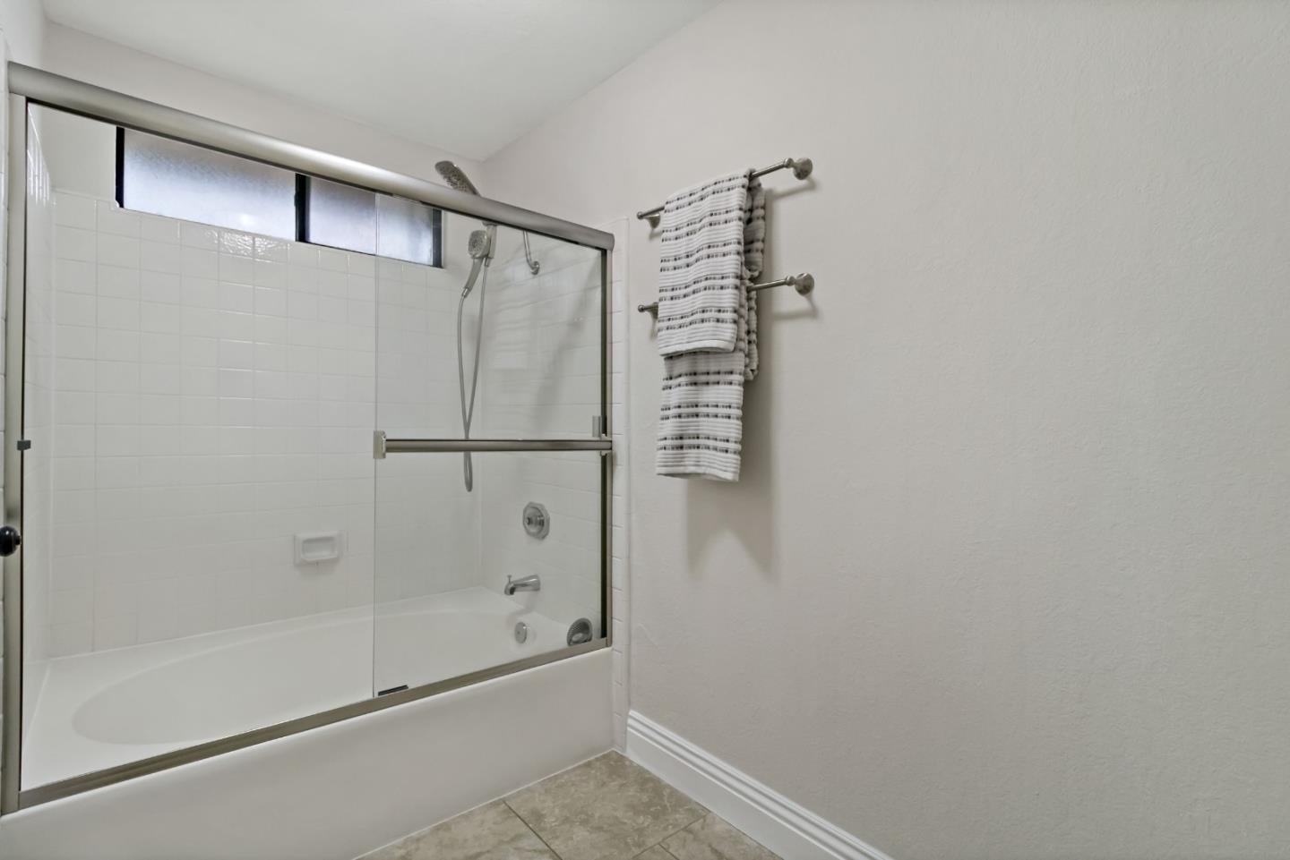 Detail Gallery Image 33 of 64 For 17716 Columbia Dr, Castro Valley,  CA 94552 - 4 Beds | 2/1 Baths