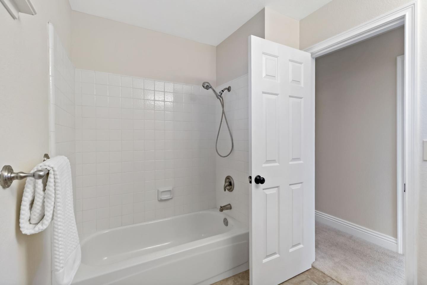 Detail Gallery Image 39 of 64 For 17716 Columbia Dr, Castro Valley,  CA 94552 - 4 Beds | 2/1 Baths