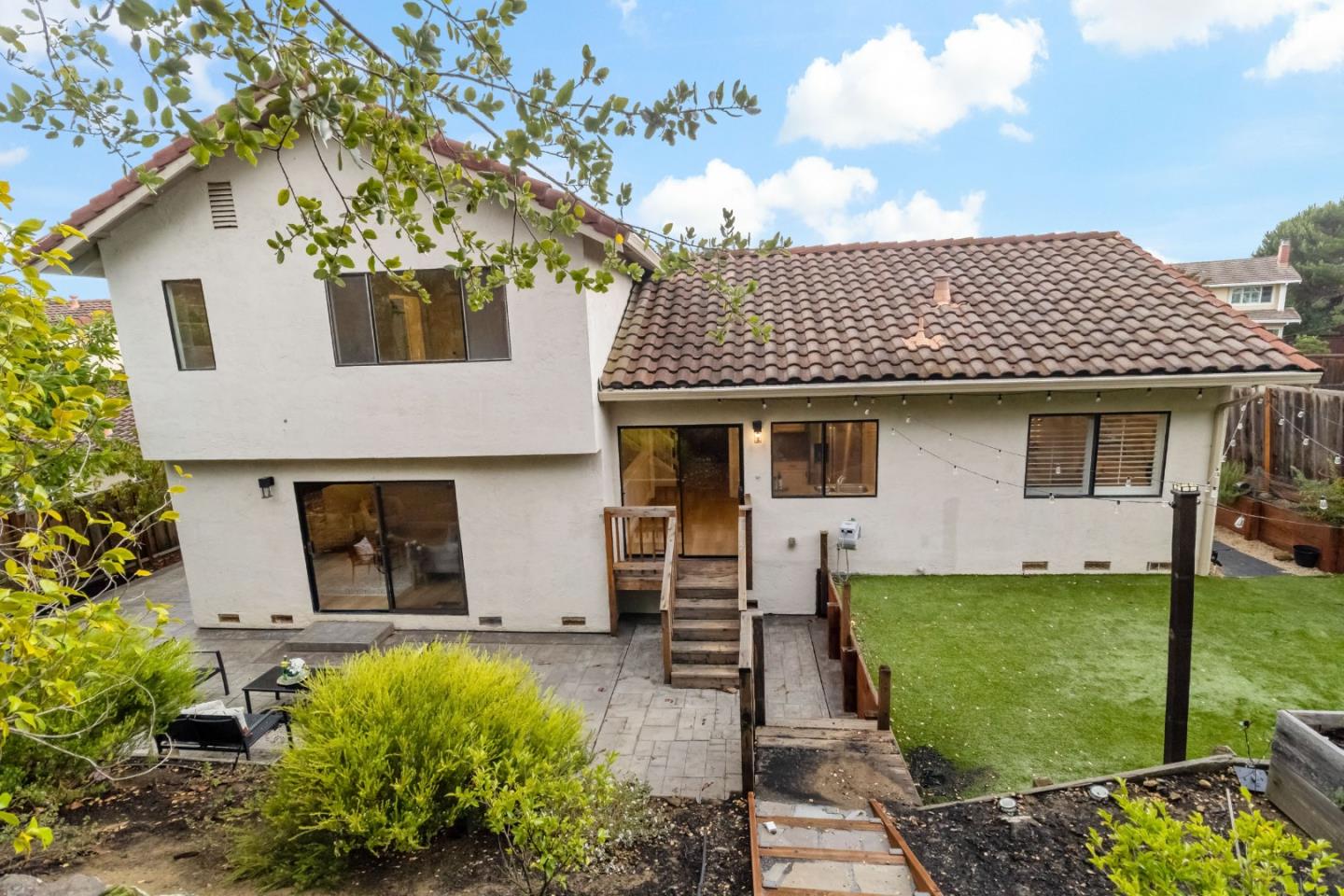 Detail Gallery Image 4 of 64 For 17716 Columbia Dr, Castro Valley,  CA 94552 - 4 Beds | 2/1 Baths