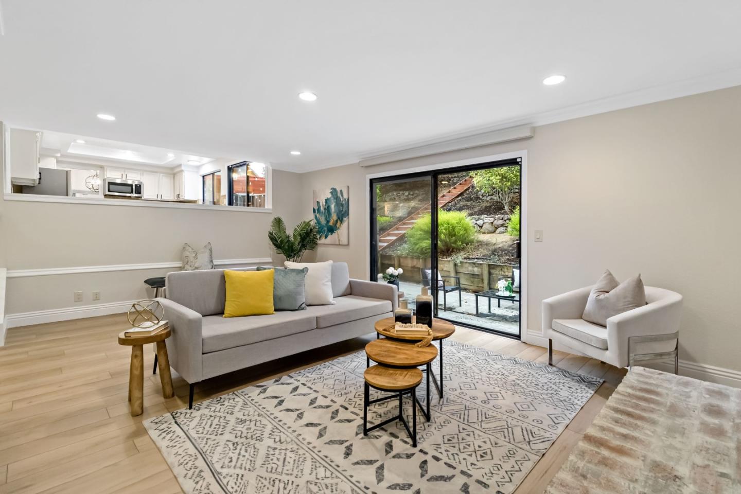 Detail Gallery Image 6 of 64 For 17716 Columbia Dr, Castro Valley,  CA 94552 - 4 Beds | 2/1 Baths