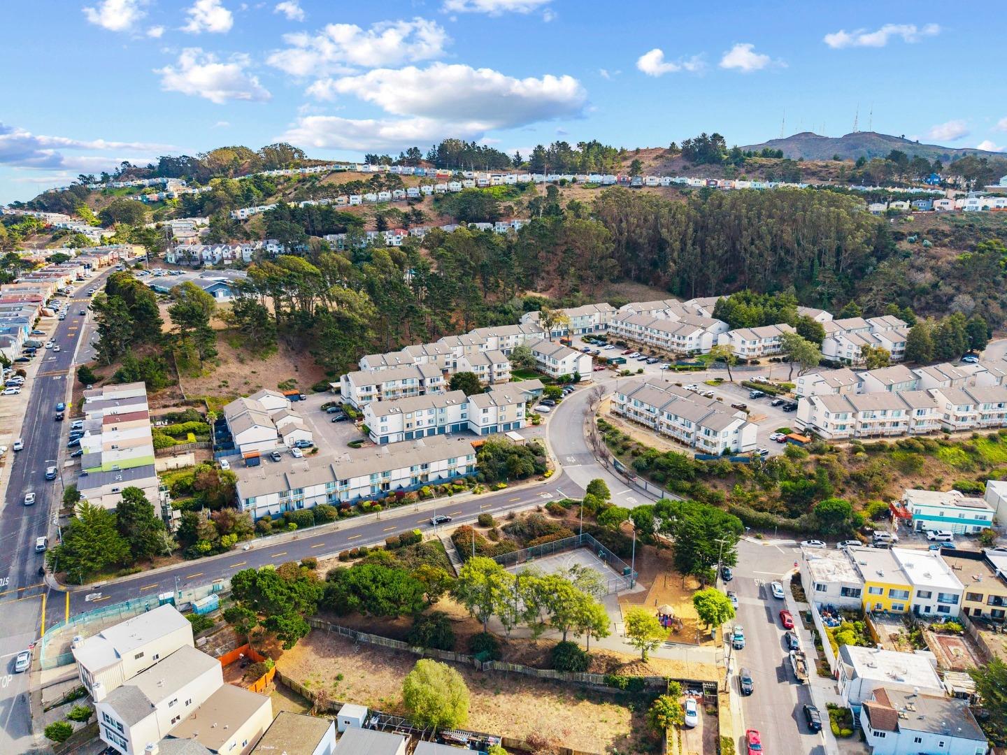 Detail Gallery Image 31 of 34 For 1003 San Antonio Cir #303,  Daly City,  CA 94014 - 2 Beds | 1 Baths