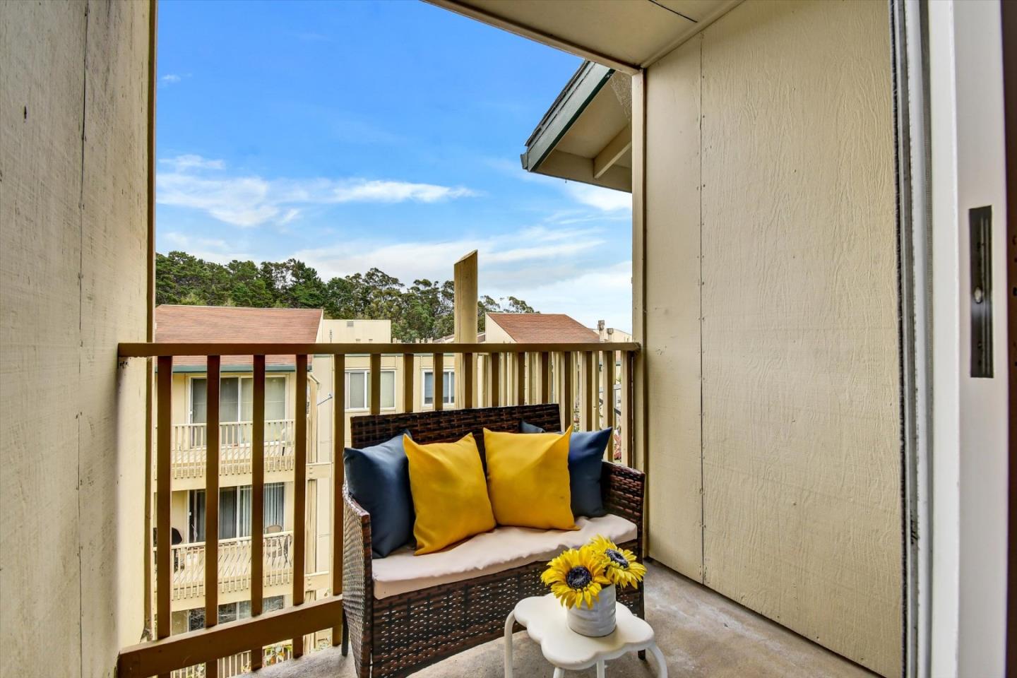 Detail Gallery Image 16 of 30 For 373 Half Moon Ln #306,  Daly City,  CA 94015 - 2 Beds | 1 Baths