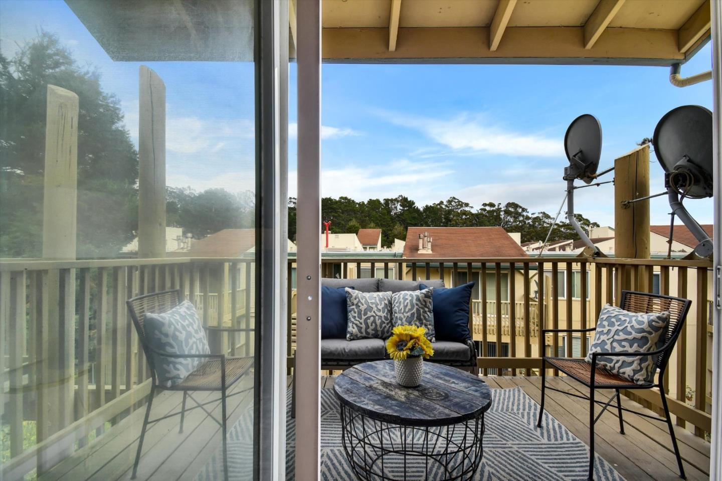 Detail Gallery Image 5 of 30 For 373 Half Moon Ln #306,  Daly City,  CA 94015 - 2 Beds | 1 Baths