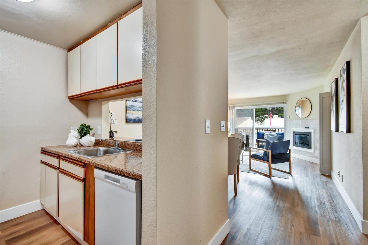 Detail Gallery Image 8 of 30 For 373 Half Moon Ln #306,  Daly City,  CA 94015 - 2 Beds | 1 Baths