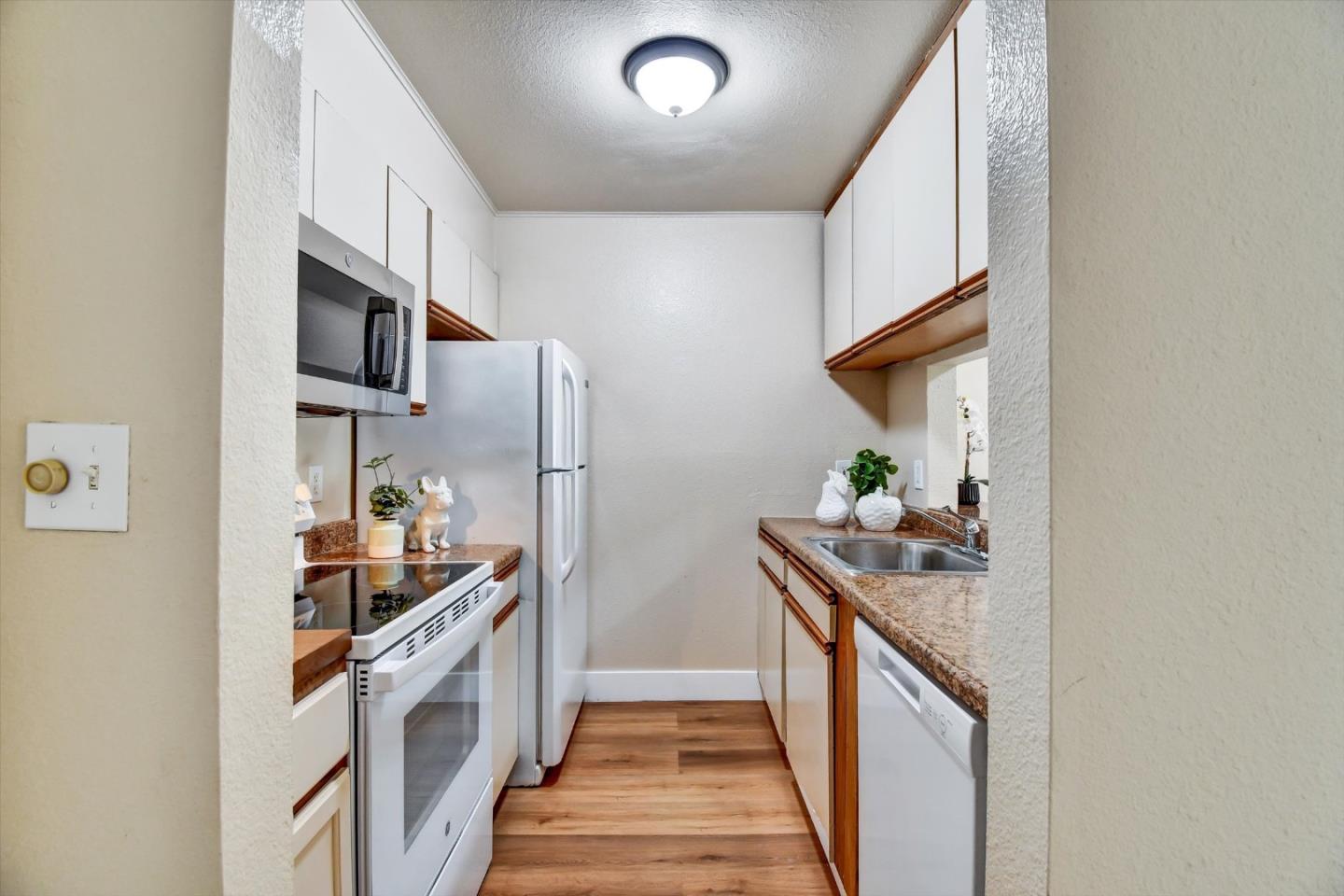 Detail Gallery Image 9 of 30 For 373 Half Moon Ln #306,  Daly City,  CA 94015 - 2 Beds | 1 Baths