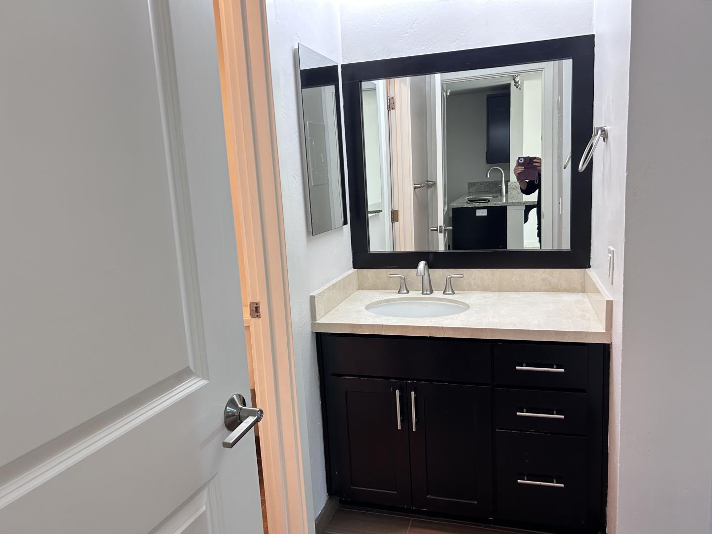 Detail Gallery Image 10 of 21 For 6400 Christie Ave #3220,  Emeryville,  CA 94608 - 1 Beds | 1 Baths