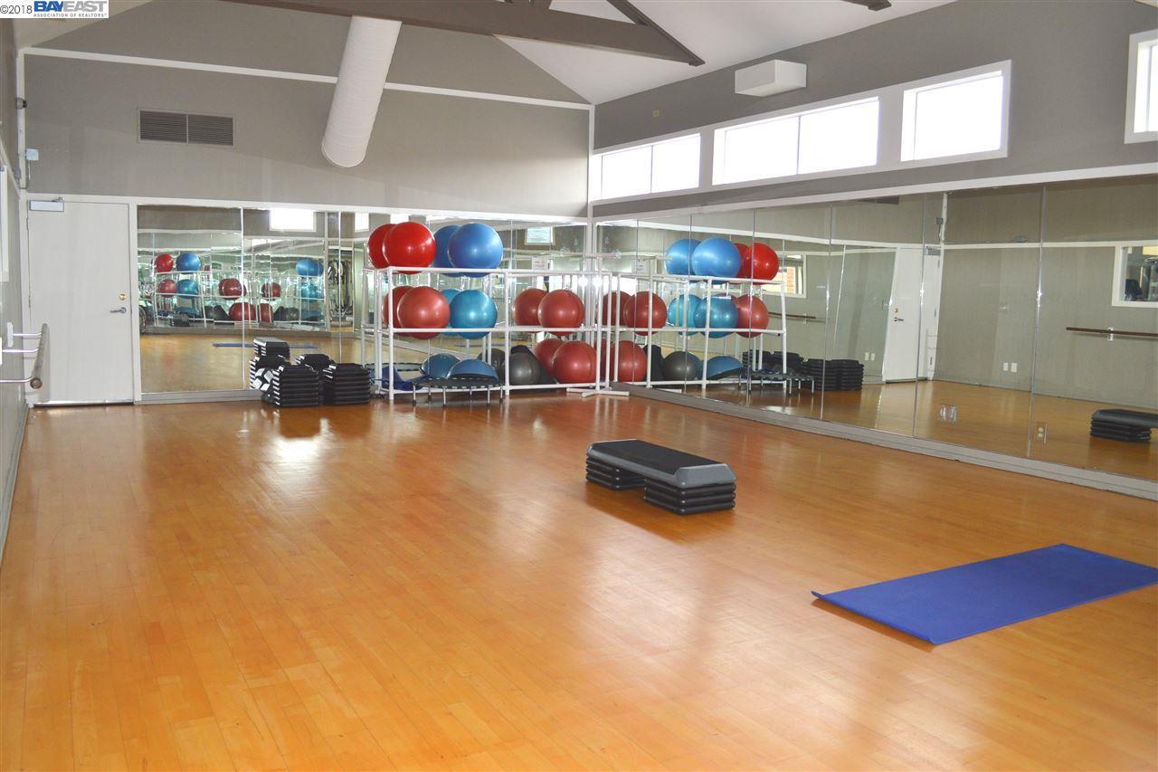 Detail Gallery Image 17 of 21 For 6400 Christie Ave #3220,  Emeryville,  CA 94608 - 1 Beds | 1 Baths