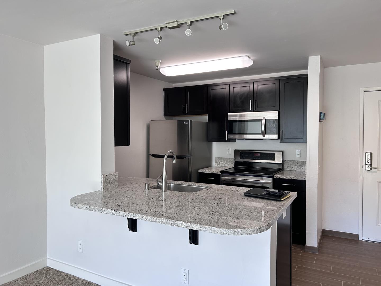 Detail Gallery Image 2 of 21 For 6400 Christie Ave #3220,  Emeryville,  CA 94608 - 1 Beds | 1 Baths