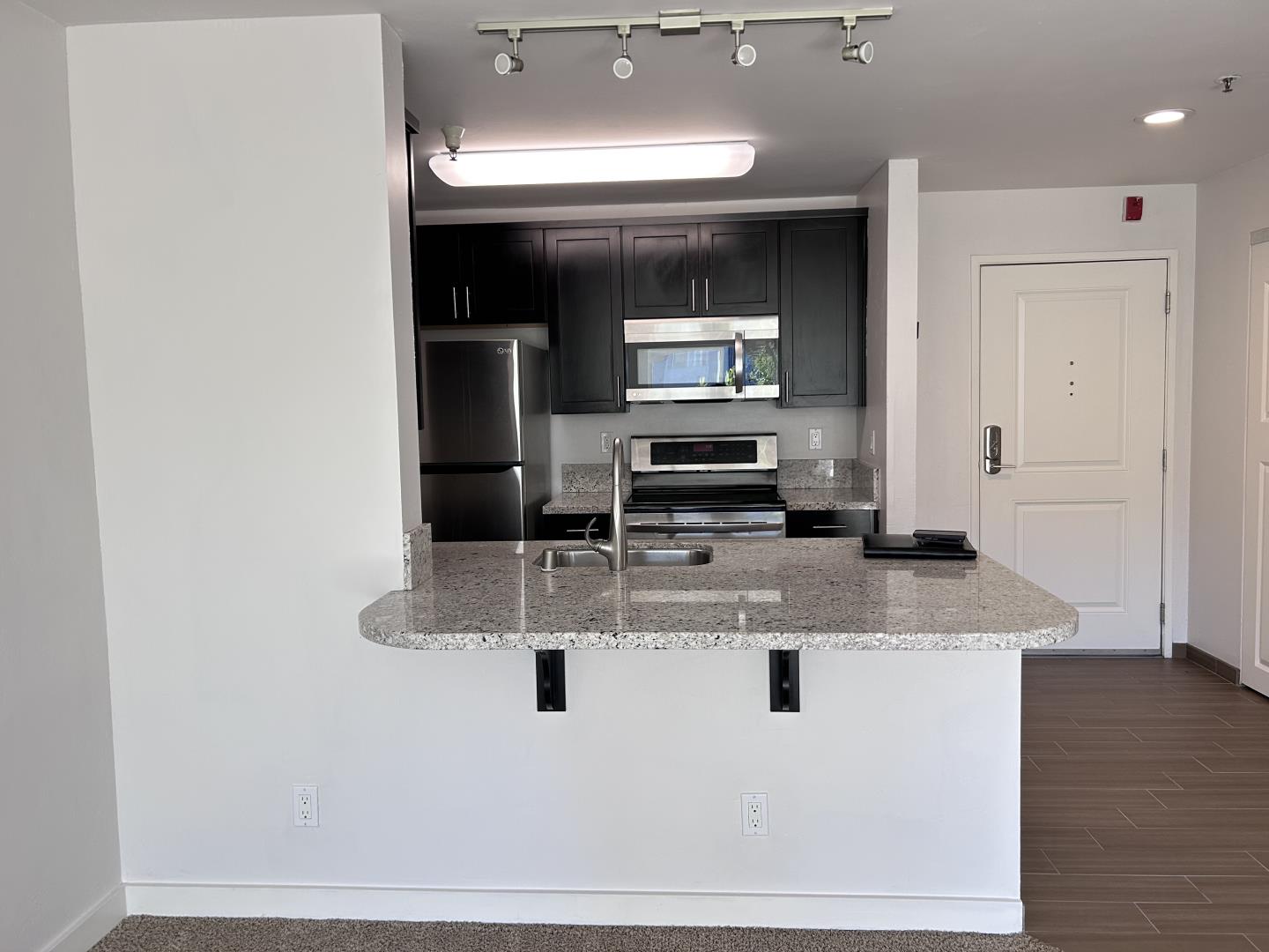 Detail Gallery Image 3 of 21 For 6400 Christie Ave #3220,  Emeryville,  CA 94608 - 1 Beds | 1 Baths