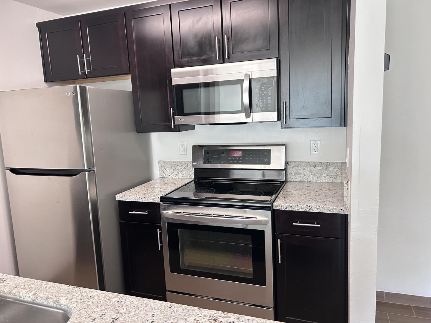 Detail Gallery Image 4 of 21 For 6400 Christie Ave #3220,  Emeryville,  CA 94608 - 1 Beds | 1 Baths