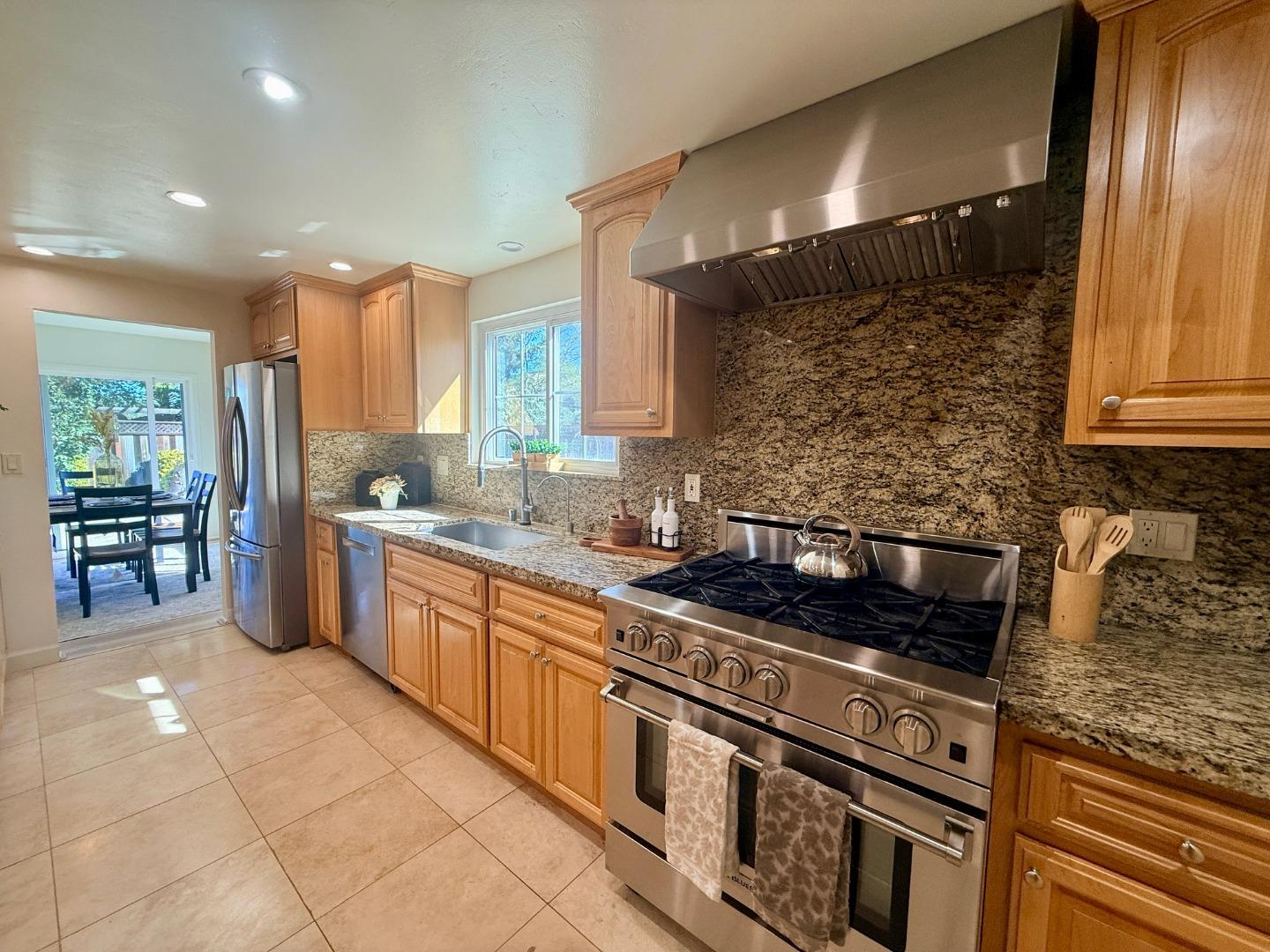 Detail Gallery Image 12 of 39 For 22720 Picador Dr, Salinas,  CA 93908 - 5 Beds | 3 Baths