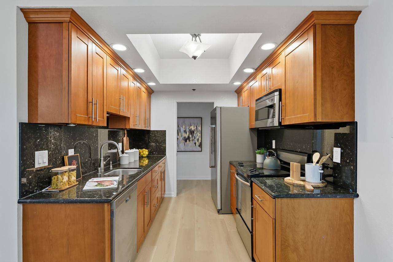 Detail Gallery Image 4 of 32 For 22330 Homestead Rd #307,  Cupertino,  CA 95014 - 2 Beds | 2 Baths