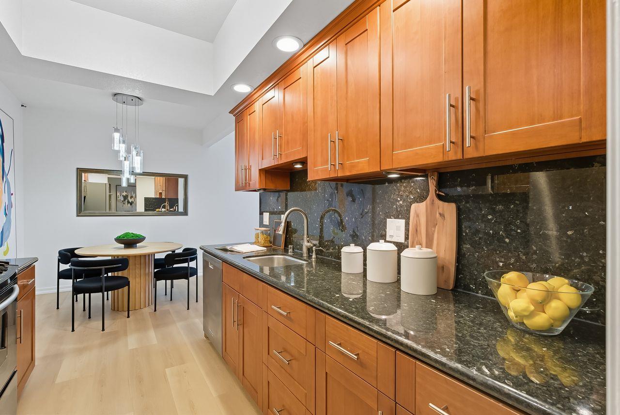 Detail Gallery Image 6 of 32 For 22330 Homestead Rd #307,  Cupertino,  CA 95014 - 2 Beds | 2 Baths