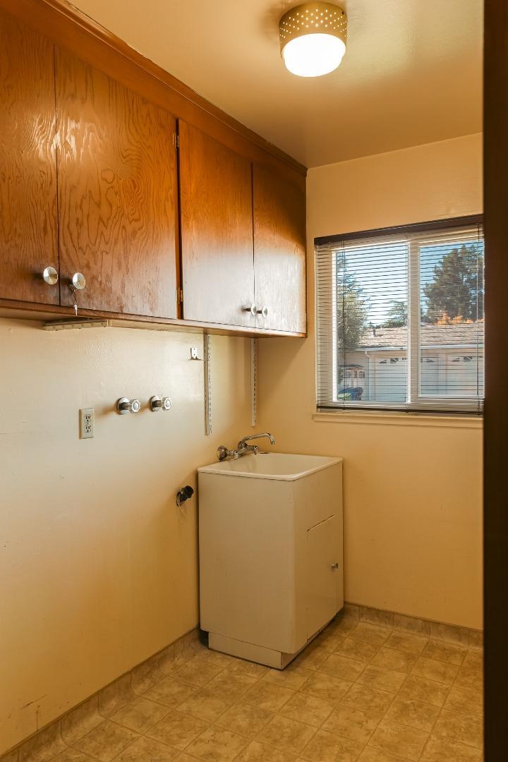 Detail Gallery Image 12 of 52 For 3938 Bonsai Pl, Castro Valley,  CA 94546 - 3 Beds | 2 Baths
