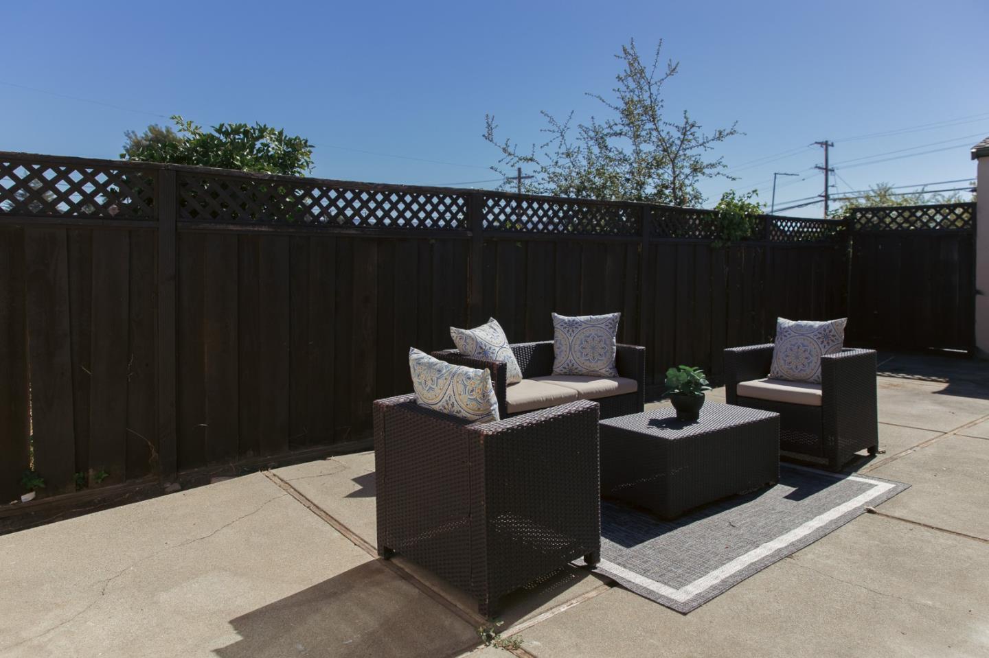 Detail Gallery Image 32 of 52 For 3938 Bonsai Pl, Castro Valley,  CA 94546 - 3 Beds | 2 Baths