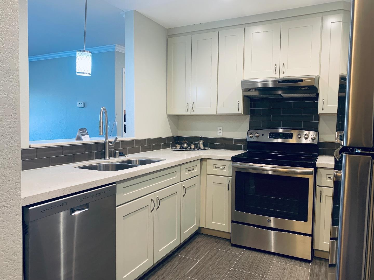 Detail Gallery Image 4 of 21 For 4570 Waterville Dr, San Jose,  CA 95118 - 1 Beds | 1 Baths