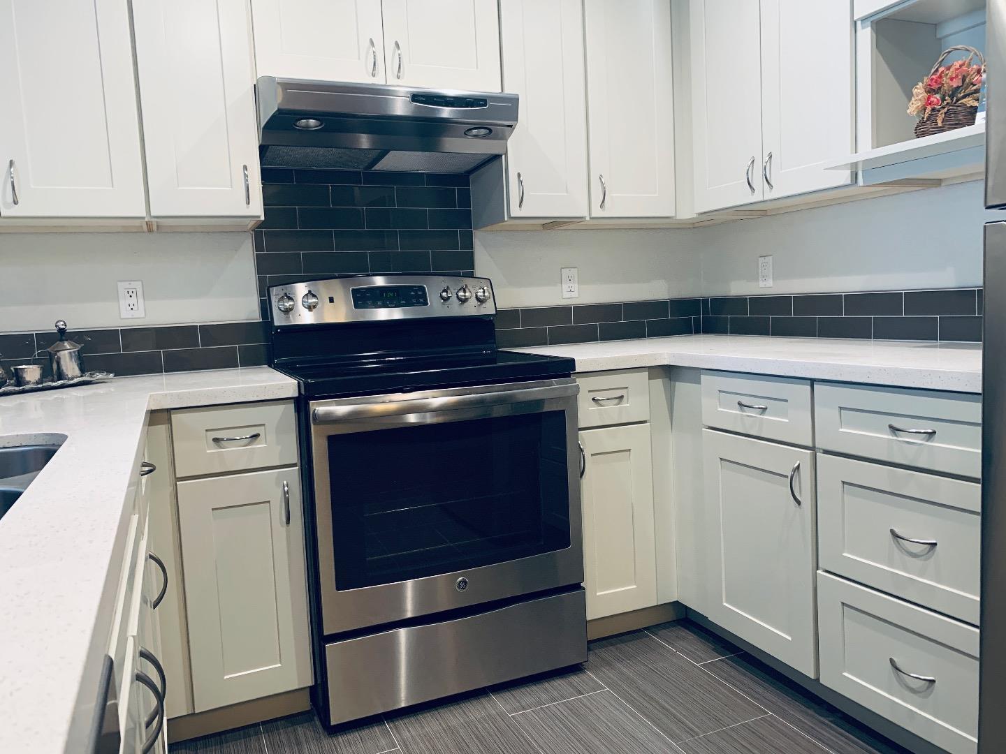 Detail Gallery Image 6 of 21 For 4570 Waterville Dr, San Jose,  CA 95118 - 1 Beds | 1 Baths