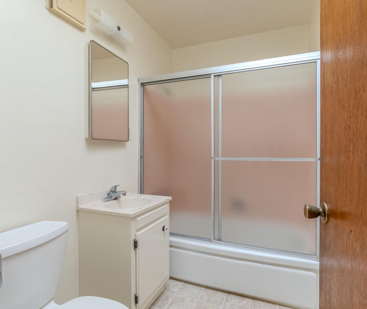 Detail Gallery Image 9 of 10 For 15 Santa Maria Ave #3,  Pacifica,  CA 94044 - 1 Beds | 1 Baths