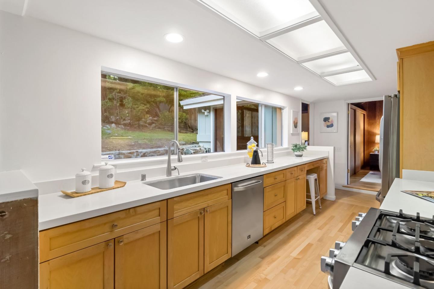 Detail Gallery Image 23 of 63 For 1019 Los Trancos Rd, Portola Valley,  CA 94028 - 3 Beds | 2 Baths