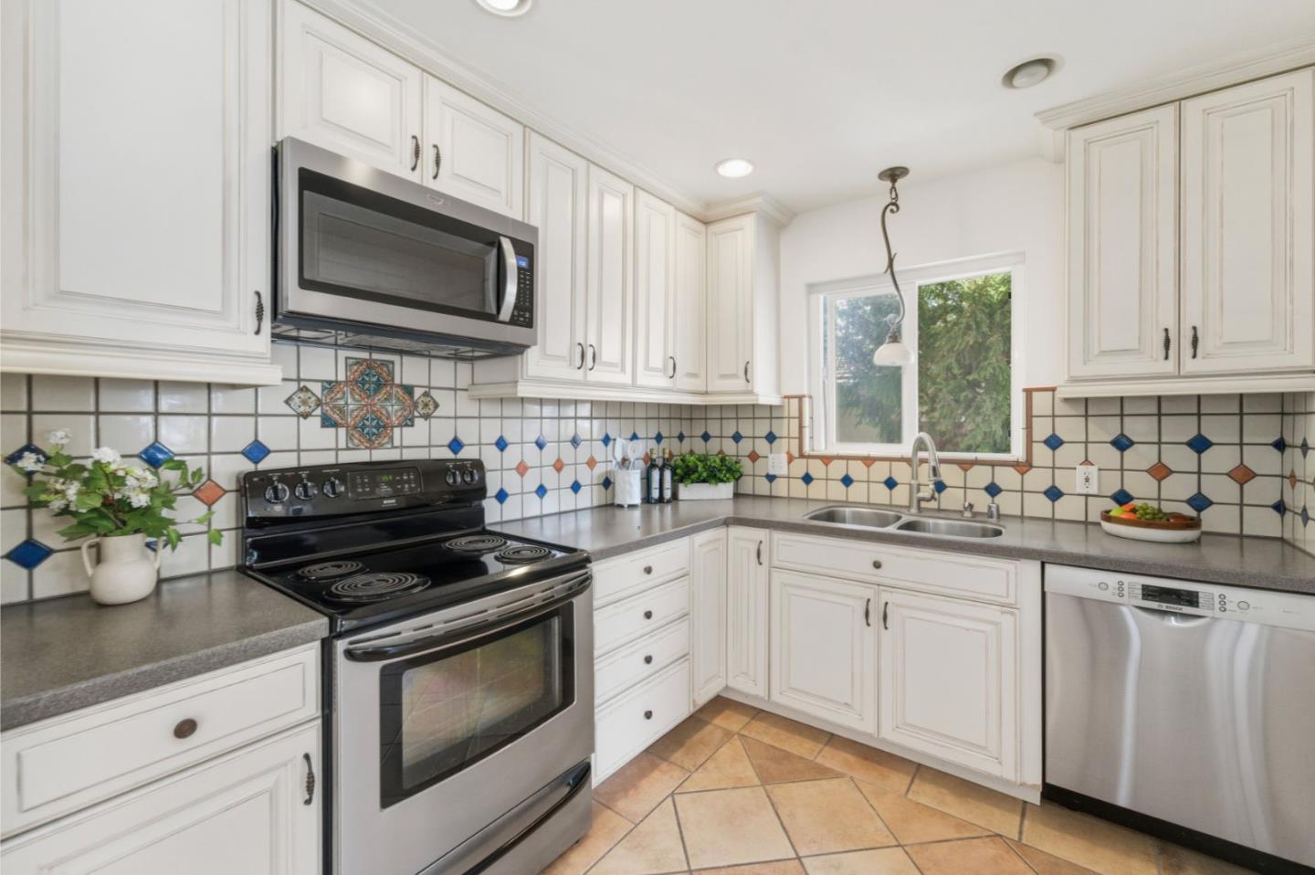 Detail Gallery Image 9 of 26 For 1828 Nestorita Way, San Jose,  CA 95124 - 3 Beds | 2 Baths