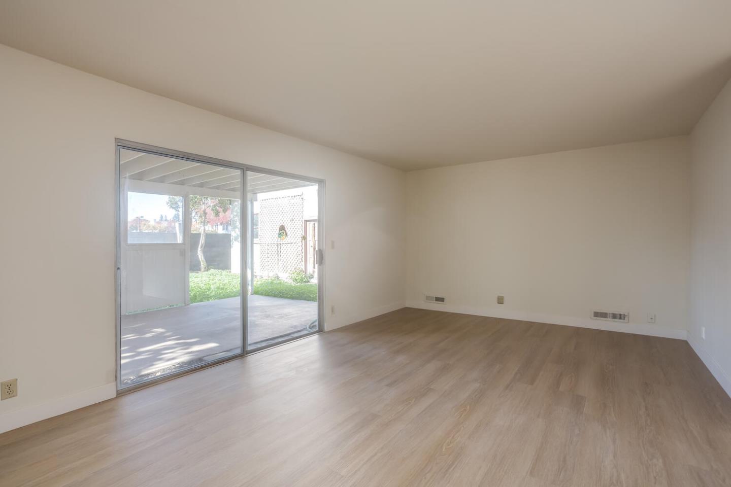 Detail Gallery Image 11 of 31 For 898 Pepper Tree Ct, Santa Clara,  CA 95051 - 4 Beds | 2/1 Baths