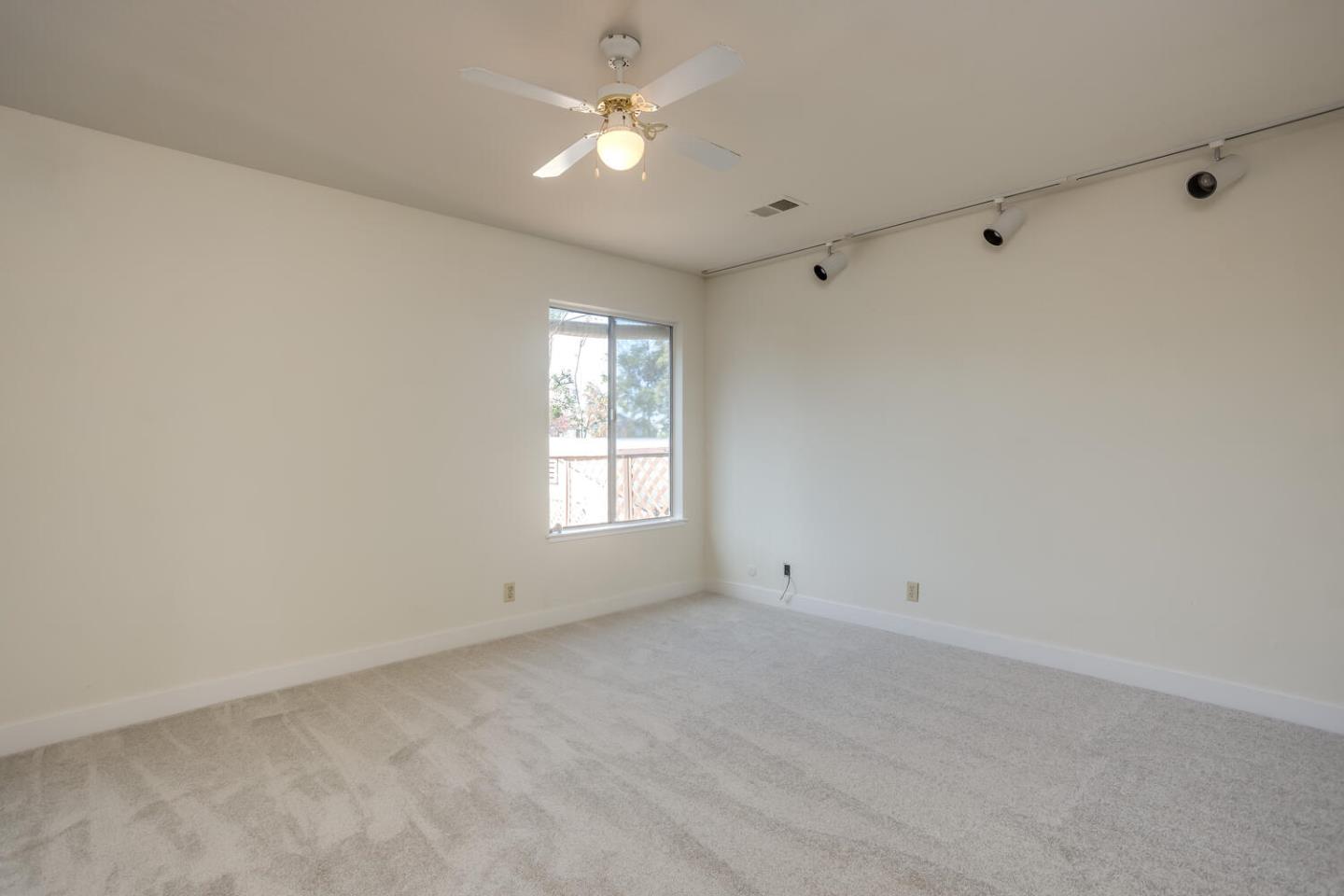 Detail Gallery Image 14 of 31 For 898 Pepper Tree Ct, Santa Clara,  CA 95051 - 4 Beds | 2/1 Baths