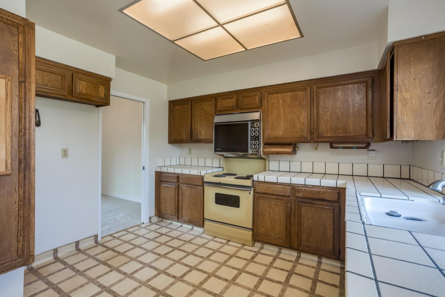 Detail Gallery Image 6 of 31 For 898 Pepper Tree Ct, Santa Clara,  CA 95051 - 4 Beds | 2/1 Baths