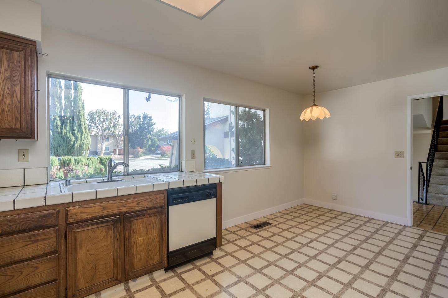 Detail Gallery Image 7 of 31 For 898 Pepper Tree Ct, Santa Clara,  CA 95051 - 4 Beds | 2/1 Baths