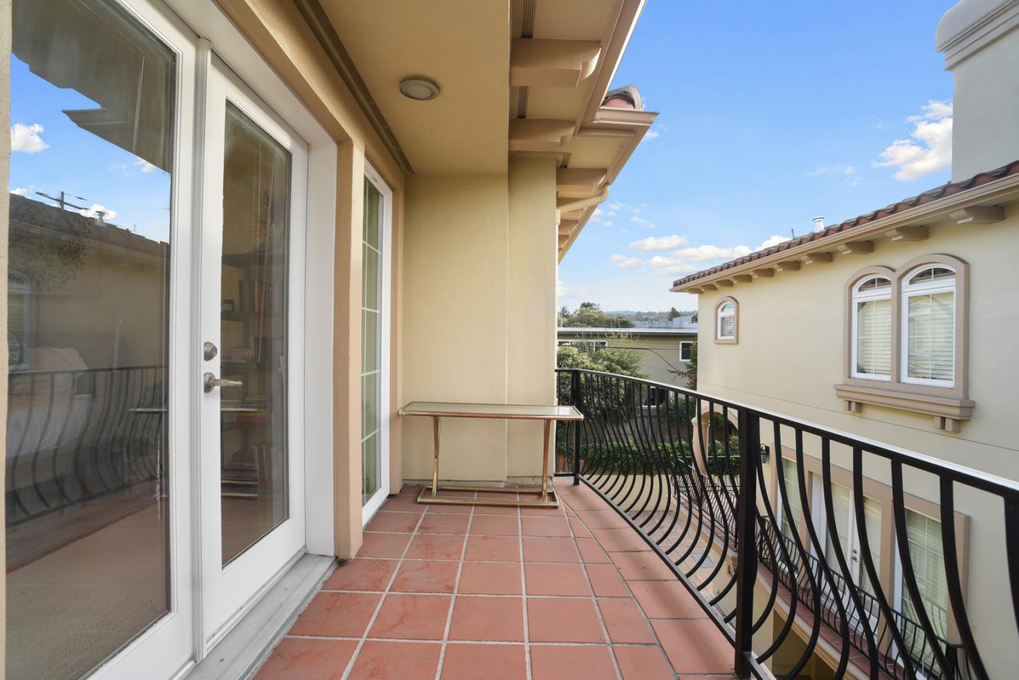 Detail Gallery Image 10 of 13 For 1137 Paloma Ave #E,  Burlingame,  CA 94010 - 1 Beds | 1/1 Baths