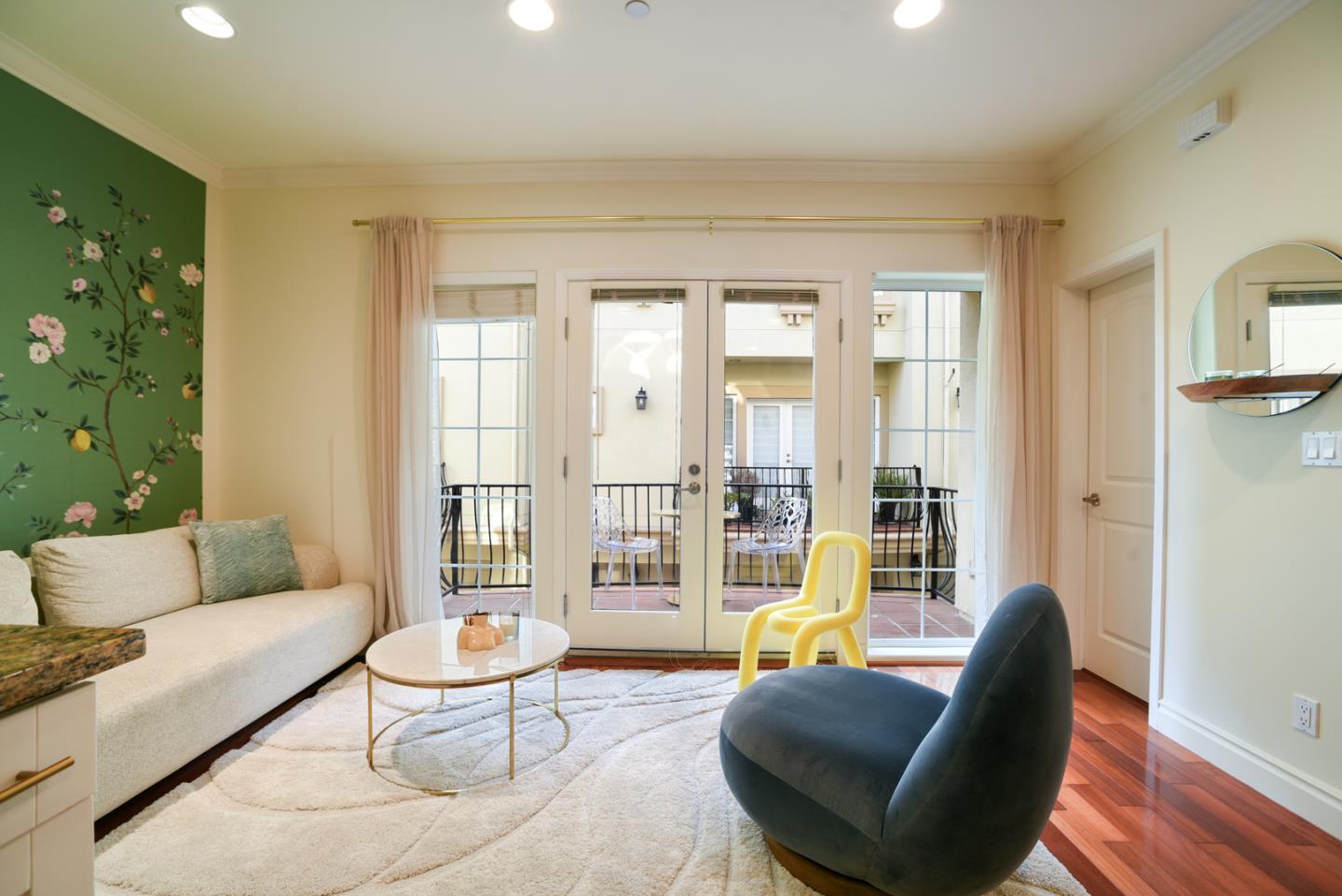 Detail Gallery Image 2 of 13 For 1137 Paloma Ave #E,  Burlingame,  CA 94010 - 1 Beds | 1/1 Baths