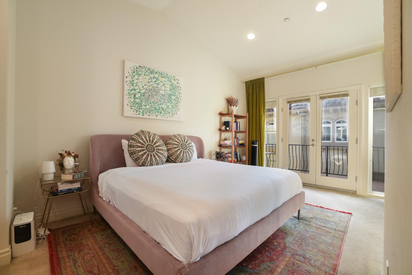 Detail Gallery Image 4 of 13 For 1137 Paloma Ave #E,  Burlingame,  CA 94010 - 1 Beds | 1/1 Baths