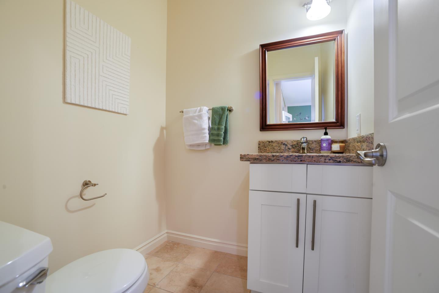 Detail Gallery Image 7 of 13 For 1137 Paloma Ave #E,  Burlingame,  CA 94010 - 1 Beds | 1/1 Baths