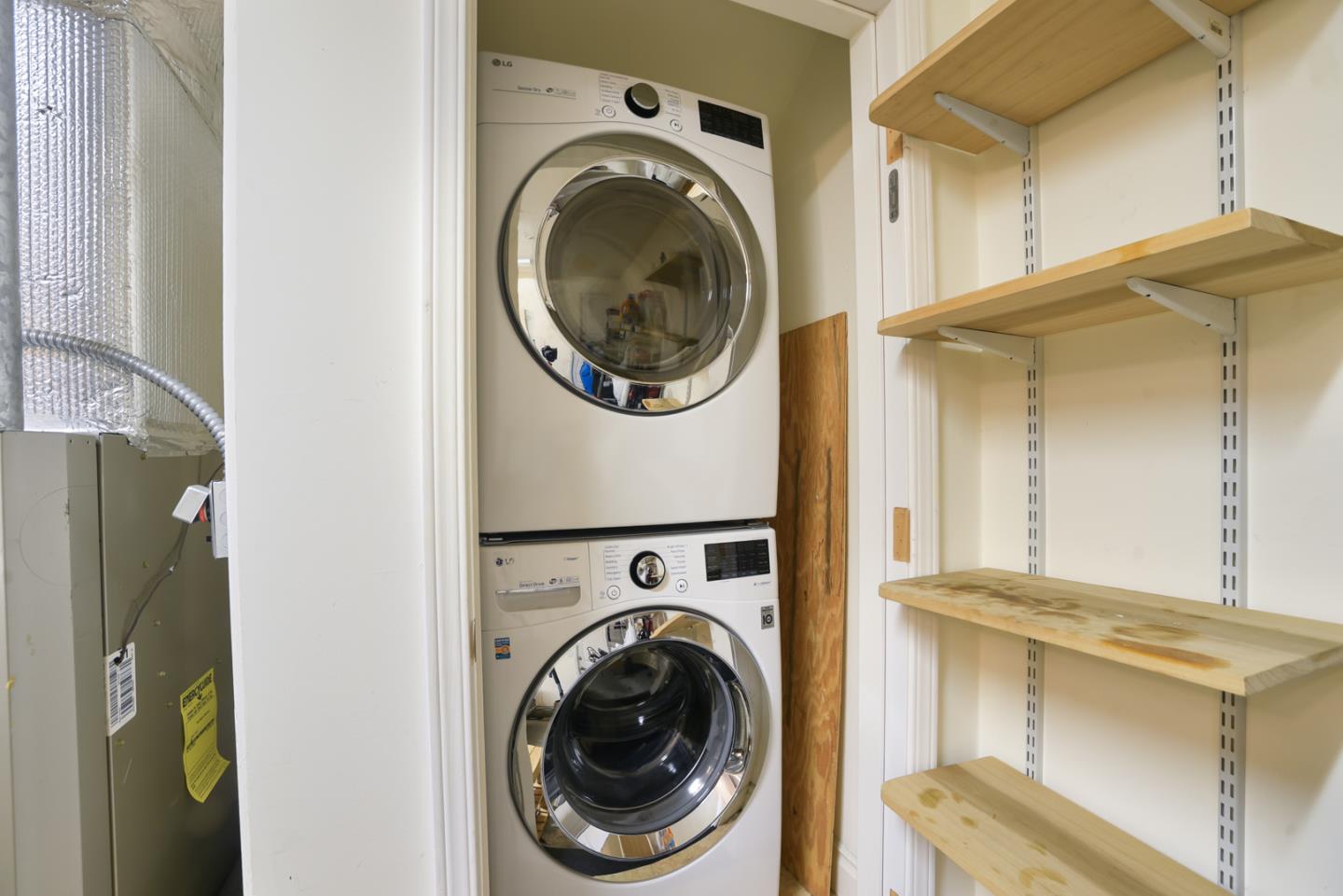 Detail Gallery Image 8 of 13 For 1137 Paloma Ave #E,  Burlingame,  CA 94010 - 1 Beds | 1/1 Baths