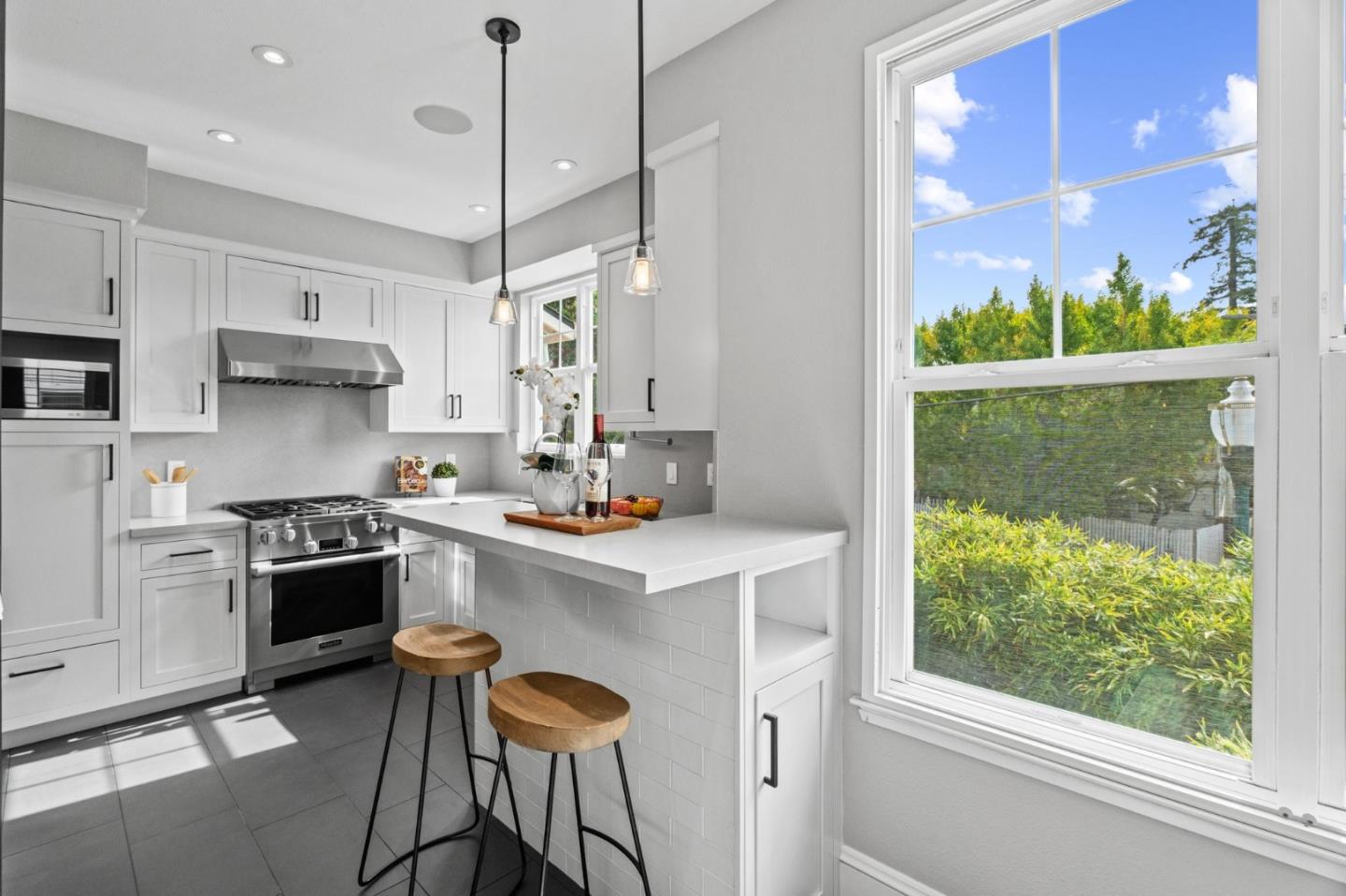 Detail Gallery Image 9 of 56 For 320 S Humboldt St, San Mateo,  CA 94401 - 2 Beds | 2/1 Baths