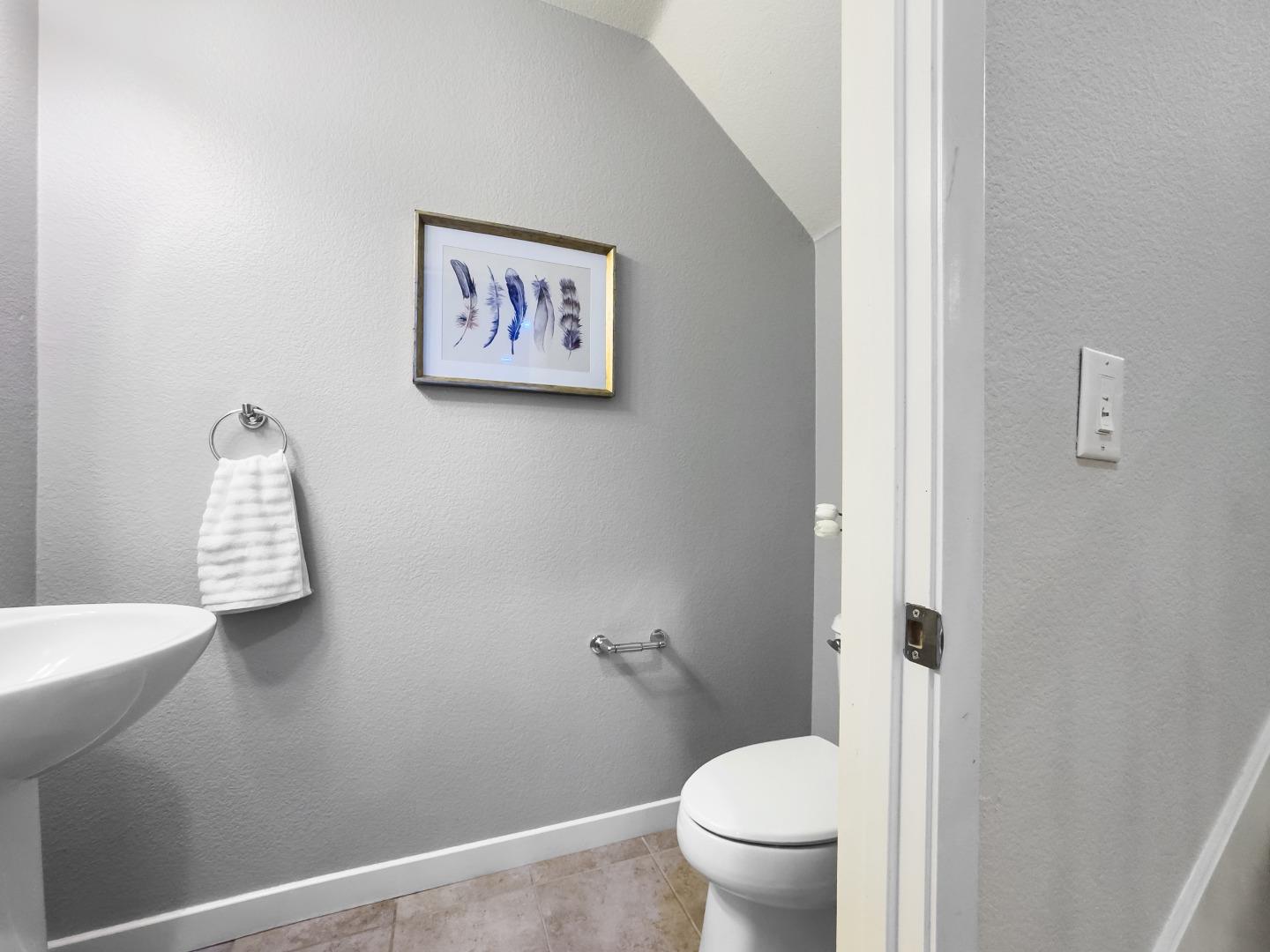 Detail Gallery Image 22 of 28 For 557 Montego Ter, Sunnyvale,  CA 94089 - 3 Beds | 2/1 Baths