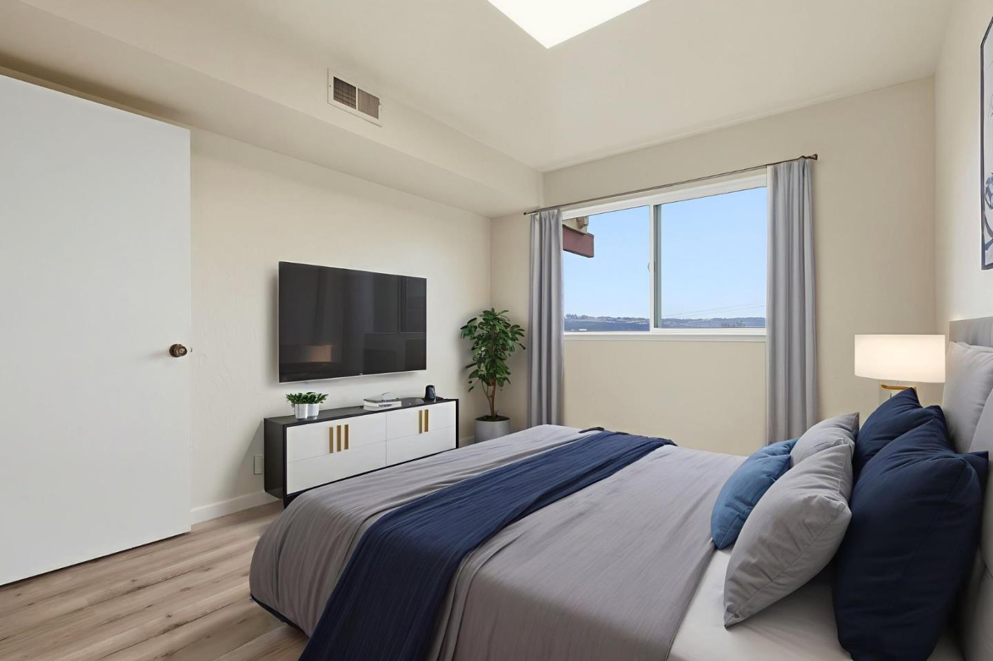 Detail Gallery Image 11 of 19 For 829 Stonegate Dr, South San Francisco,  CA 94080 - 2 Beds | 1/1 Baths