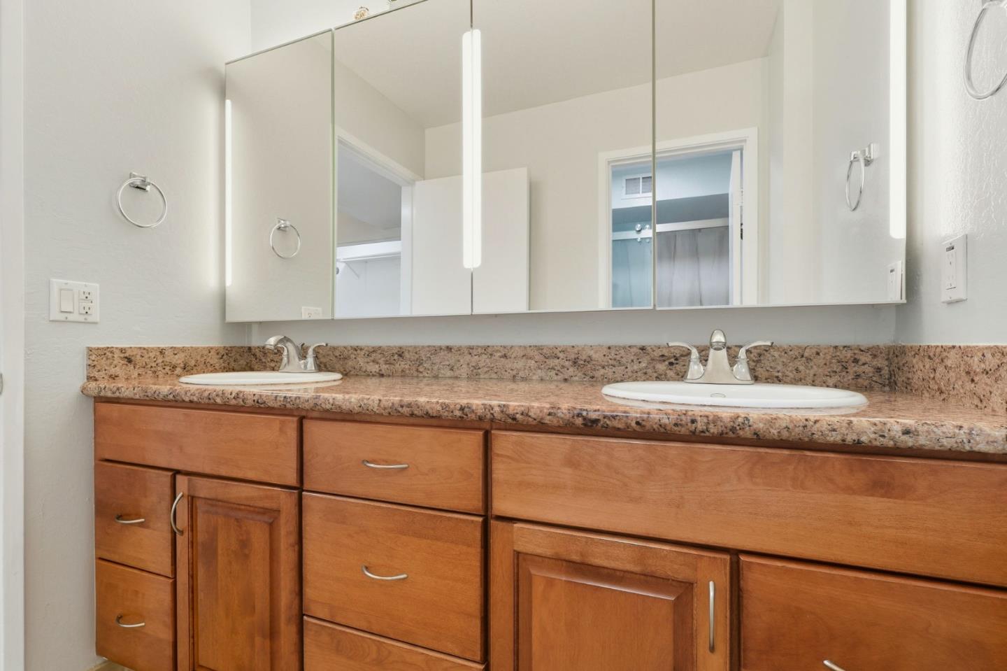 Detail Gallery Image 12 of 19 For 829 Stonegate Dr, South San Francisco,  CA 94080 - 2 Beds | 1/1 Baths