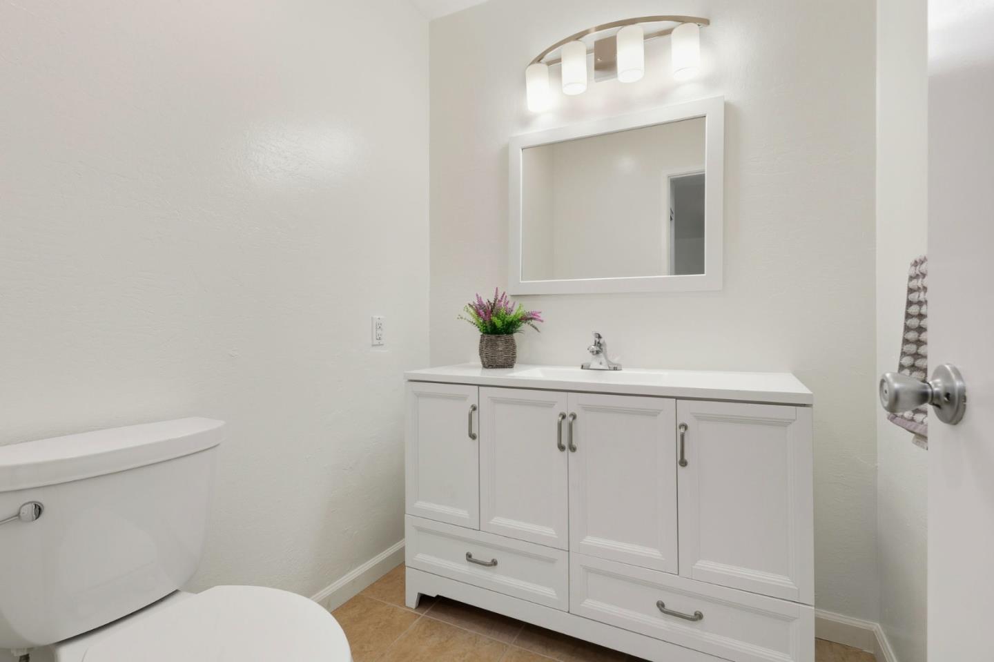 Detail Gallery Image 14 of 19 For 829 Stonegate Dr, South San Francisco,  CA 94080 - 2 Beds | 1/1 Baths