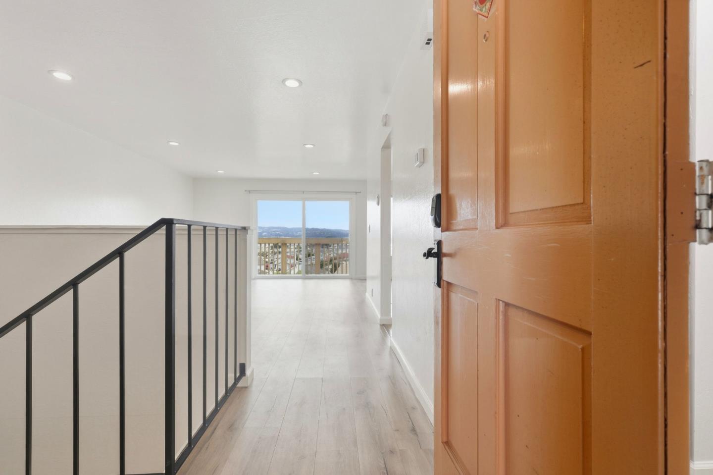 Detail Gallery Image 3 of 19 For 829 Stonegate Dr, South San Francisco,  CA 94080 - 2 Beds | 1/1 Baths